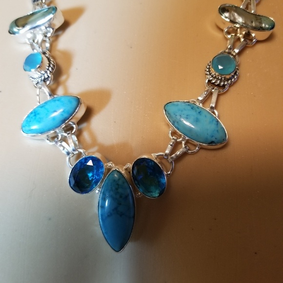 GORGEOUS NECKLACE NWOT - Picture 2 of 6